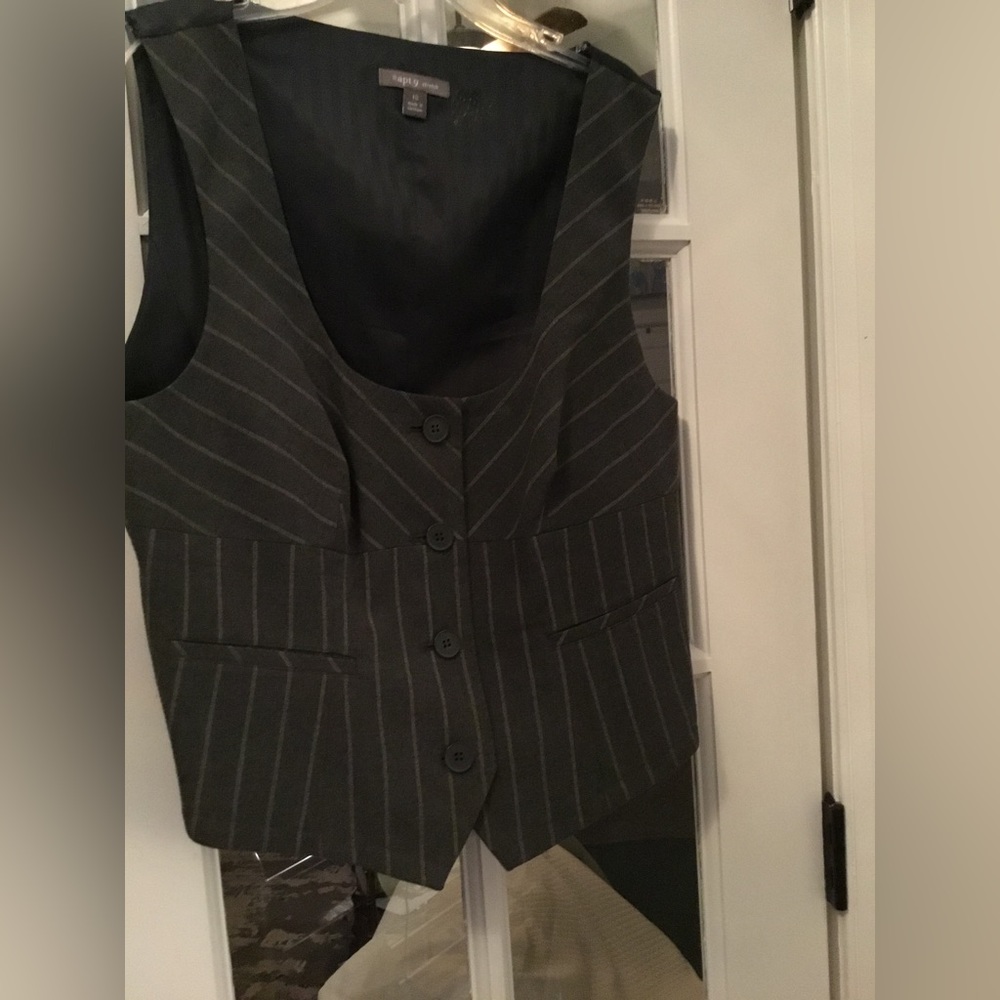 Vest - Picture 4 of 11